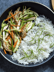 STIR FRIED CHICKEN WITH STEAMED RICE (280 Kcal)