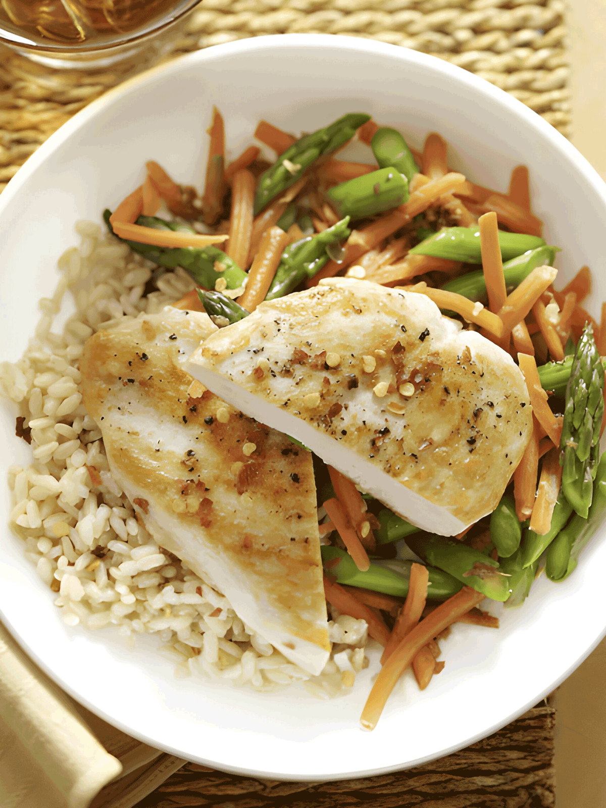 GRILLED CHICKEN BREAST WITH RICE & VEGETABLES (390 Kcal)